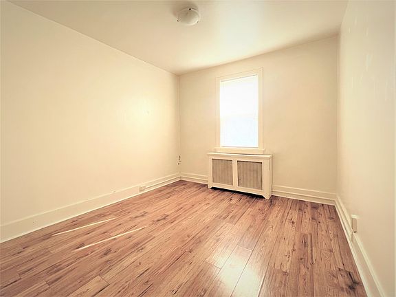 4th image of 2231 Albert St #8