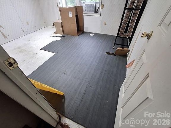 5th image of 890 Snohan Rd #19