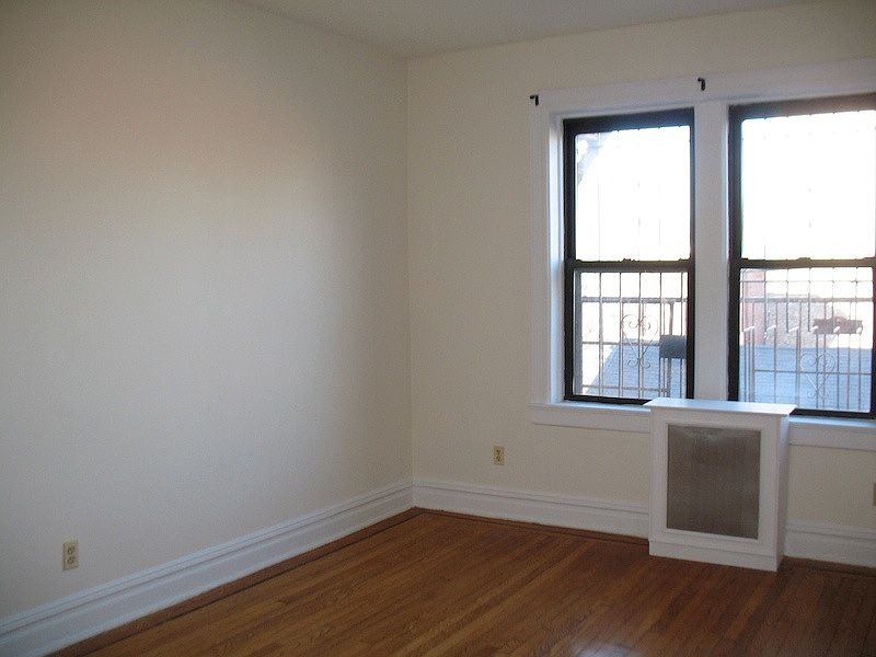 2nd image of 36 Duncan Ave #103