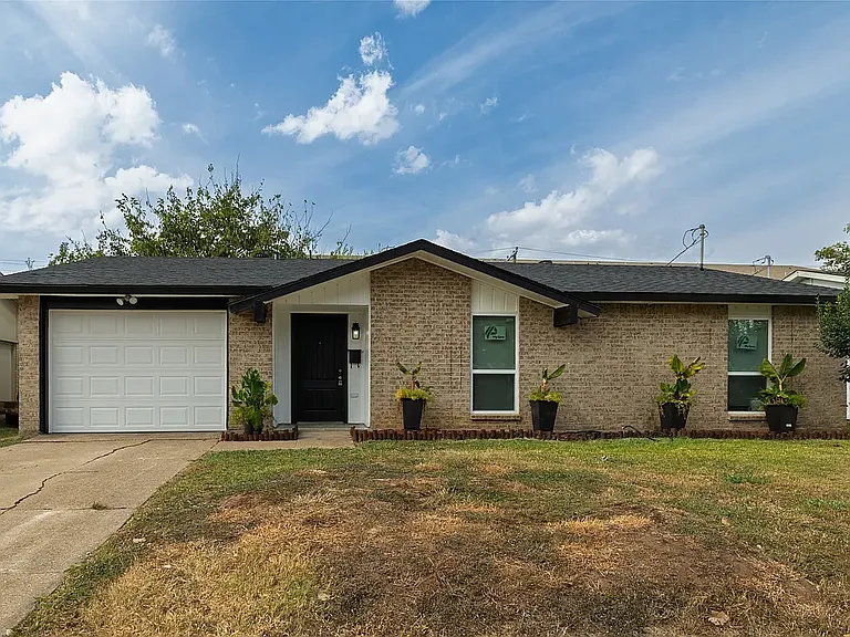 2933 Nueva Tierra St — Photo 1