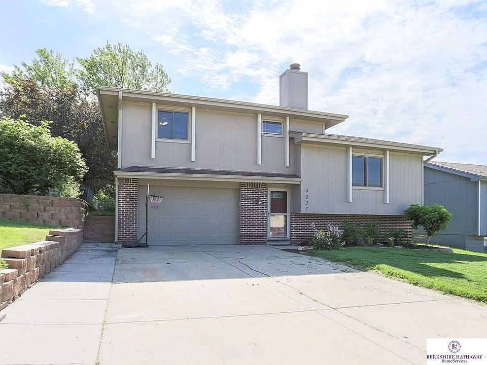 1st image of 4225 N 131st St