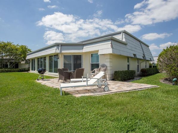 390 French Royale Cir