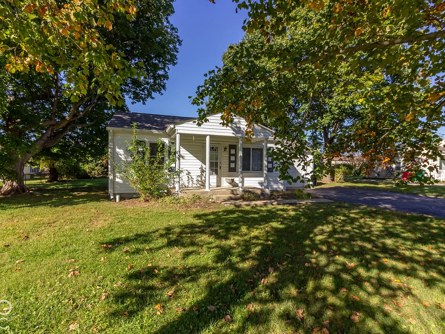 2 bed, 1.0 bath, 696 sqft, $1,400 — Photo 1