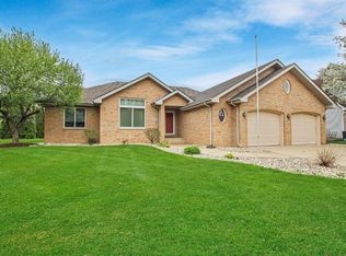 2207 Deer Run Dr, Schererville, IN 46375