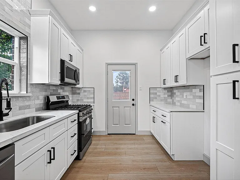 1522 New Cedars Dr — Photo 2