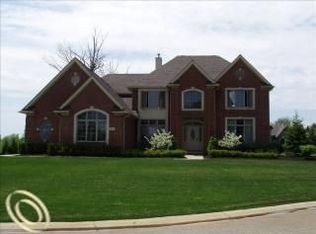 86 Fieldway Ct, Rochester, MI 48306