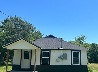 510 Carver St, Edna, TX 77957
