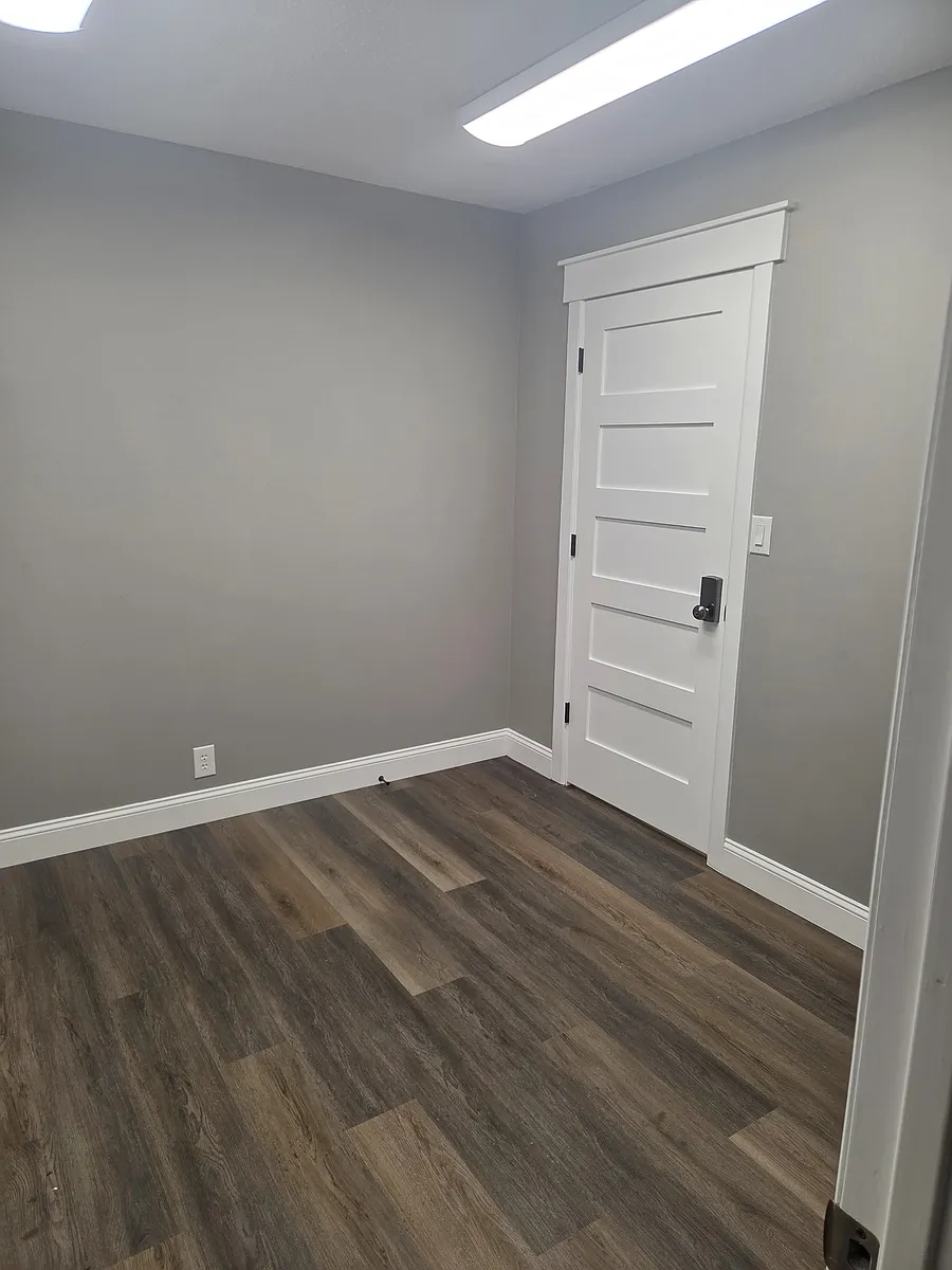 Building Photo - 405 W 34th St #303