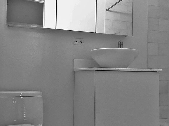 4th image of 516 E 6th St APT 2c