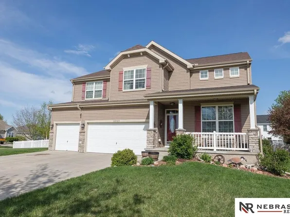15929 Rosewater Pkwy, Bennington, NE 68007