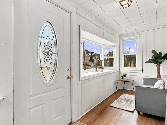 4th image of 621 Chestnut St