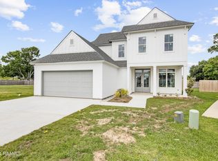 111 Harvest Creek Ln, Lafayette, LA 70508