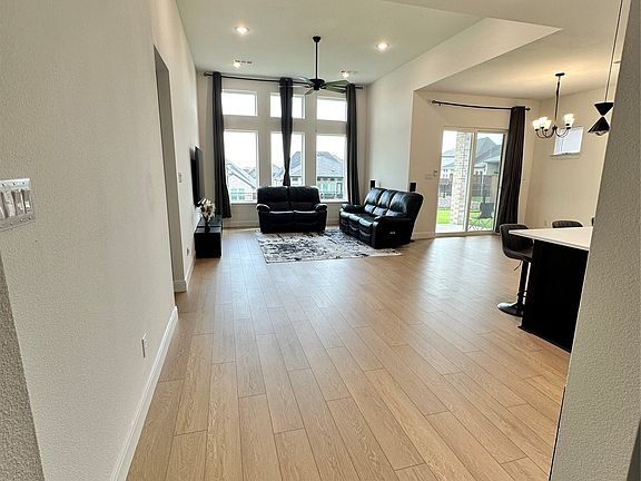 5th image of 1414 Kirkdale Dr