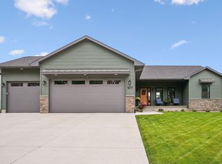 1817 Ashworth Dr, Cedar Falls, IA 50613