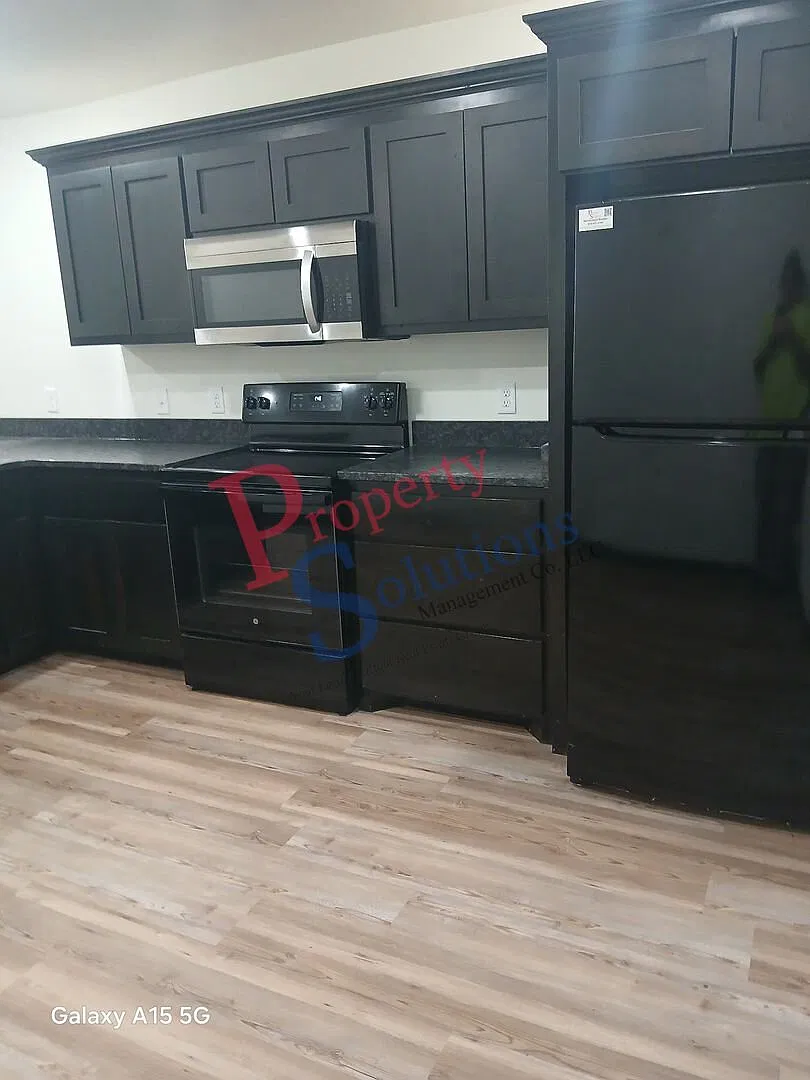 spacious layout 2 Bed 2 Bath duplex — Photo 3