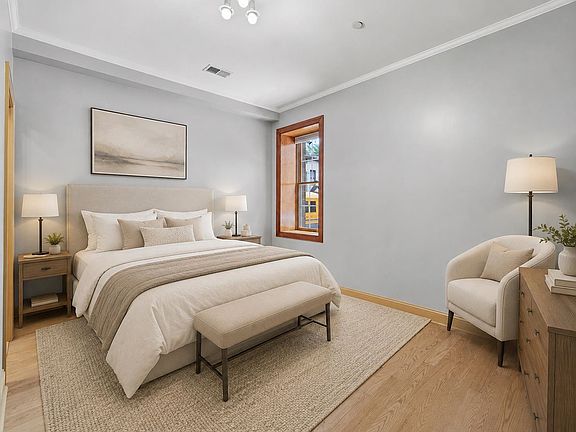 4th image of 21 Saint Pauls Ave APT 1