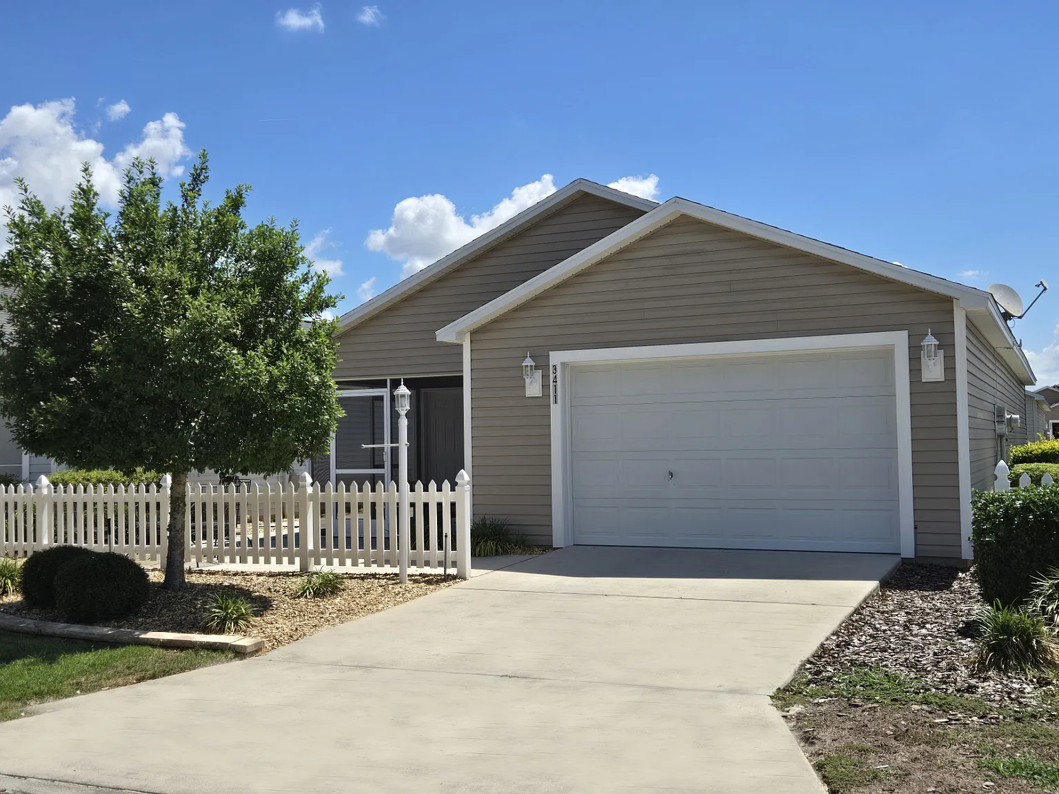 2 bed, 1156 sqft, $2,300 — Photo 1