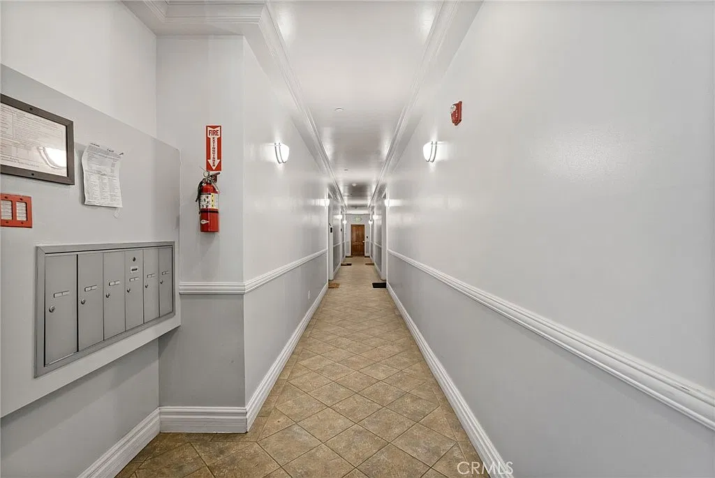 3 bed, 2.5 bath, 1855 sqft, $4,695 — Photo 2