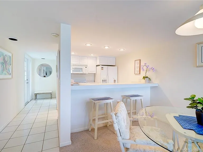 5593 NE Gulfstream Way — Photo 31