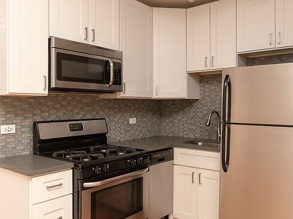 3rd image of 2420 N Kedzie Blvd #B05