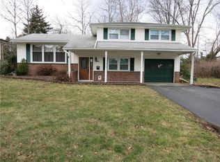 120 Edgebrook Ln, Rochester, NY 14617