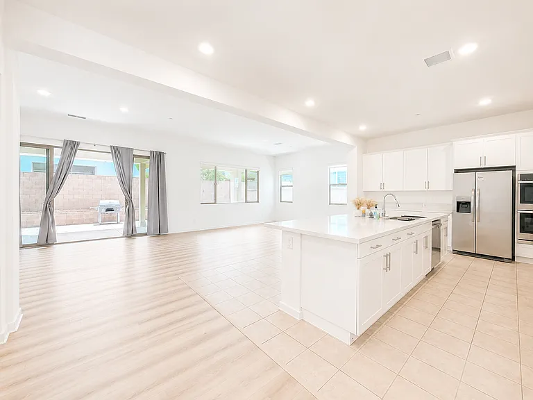 4780 S Ivy Ave — Photo 2