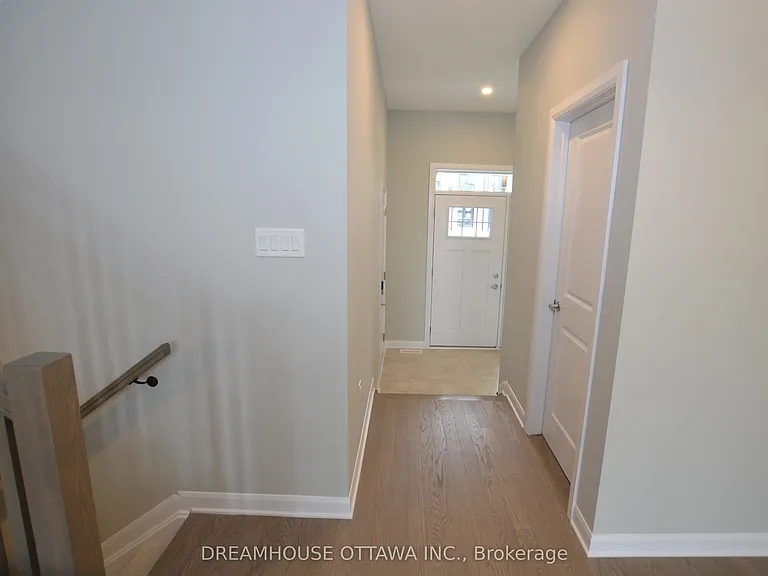 326 Gisborne Pl — Photo 2