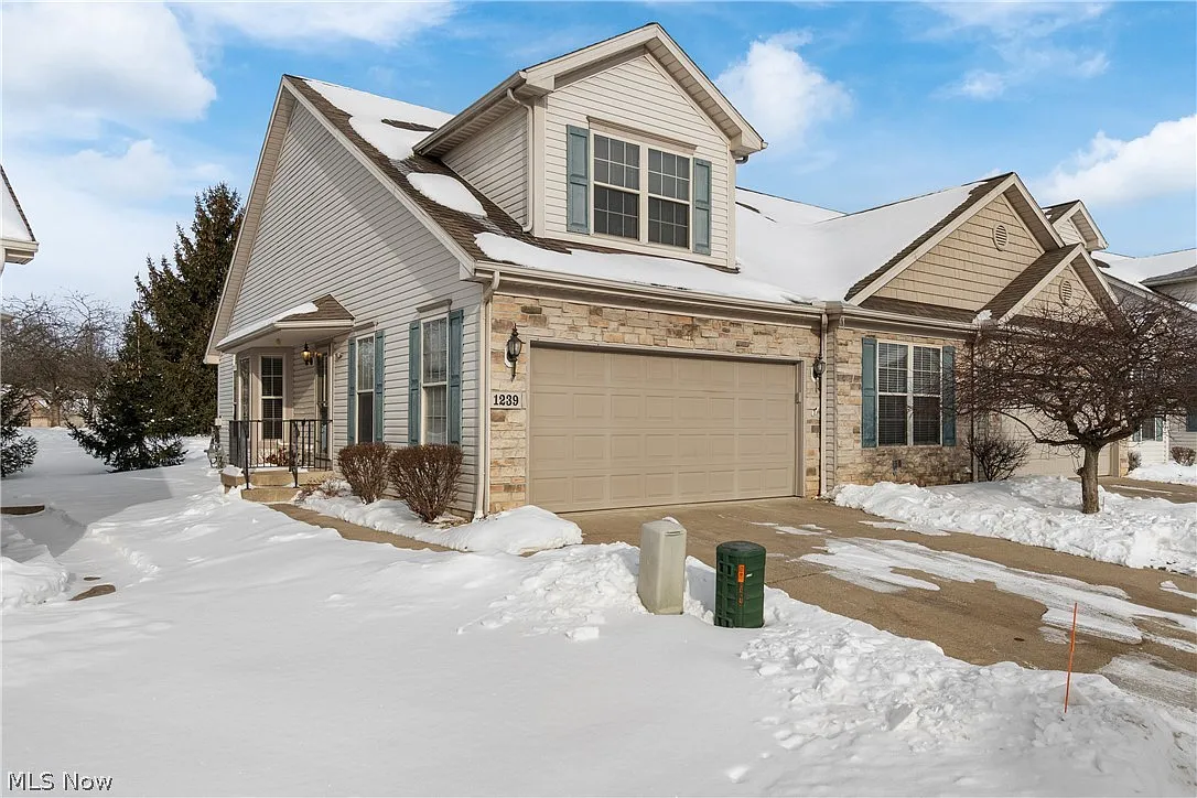 1239 Joshua Way photo 1
