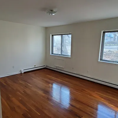 Rented by Re/Max In The City | media 2