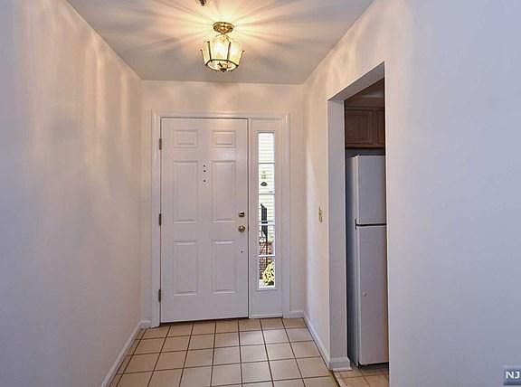 3rd image of 607 Fairfax Dr