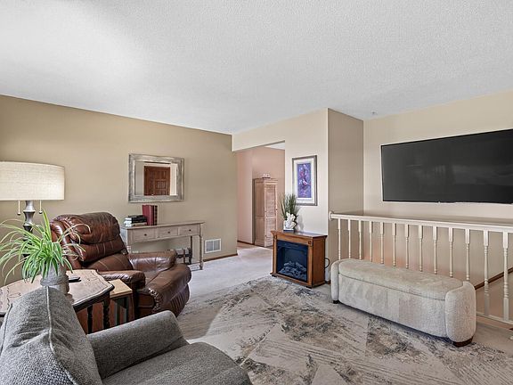 5th image of 340 Sunrise Ln N