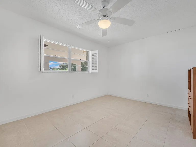 3075 Gardens East Dr #24 — Photo 10