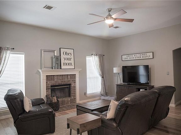 2nd image of 116 San Jacinto Dr