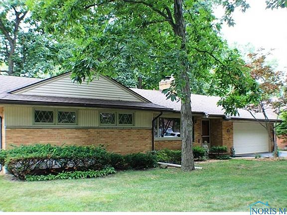 3rd image of 2773 Sandalwood Ave