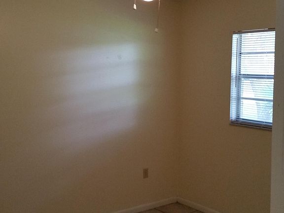 4th image of 101 E Esther St