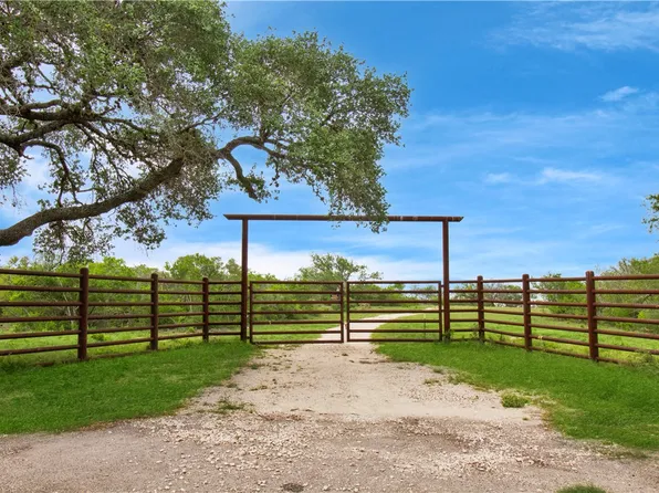 4552 Mineral Cemetery Rd, Beeville, TX 78102