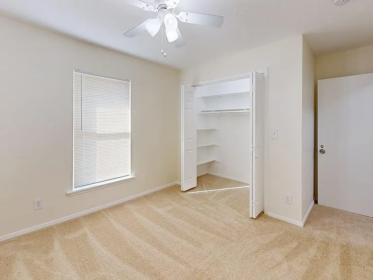 1021 Crosby Ave — Photo 11