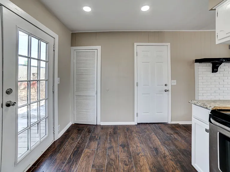 2120 S Main St — Photo 3