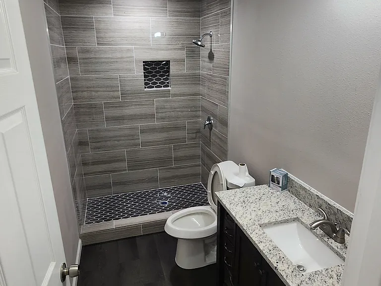 606 Crockett St — Photo 2