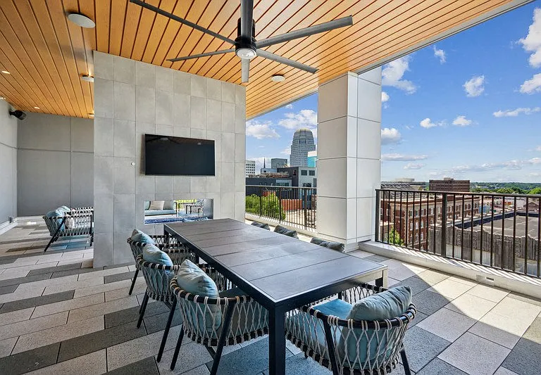 Link Apartments 4th Street — Photo 19