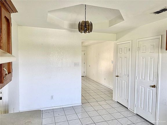 5th image of 407 W Reid Dr