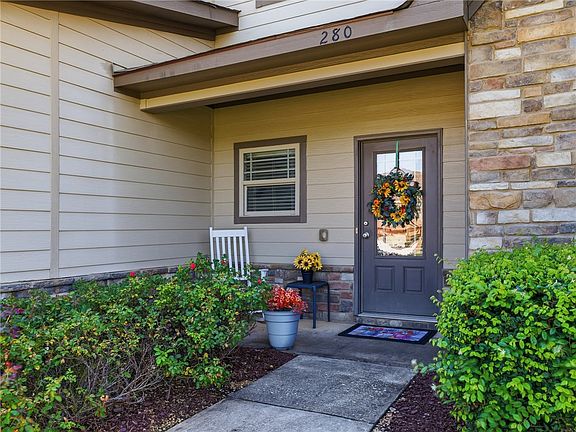 3rd image of 280 Solamere Ln