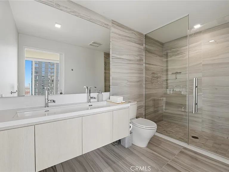 1050 S Grand #1801 — Photo 22