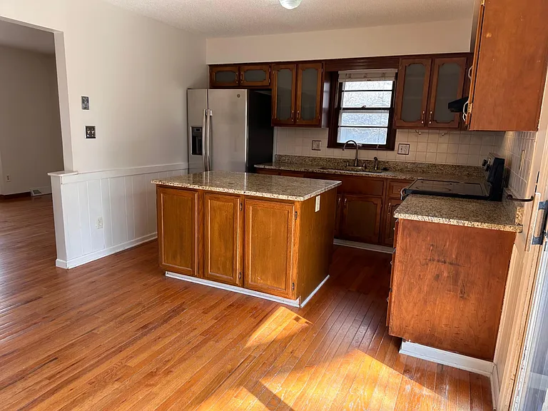 711 SW Merritt St — Photo 4