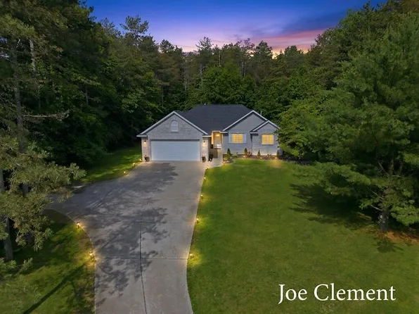 9347 Cedar Pines Ln NE, Sparta, MI 49345