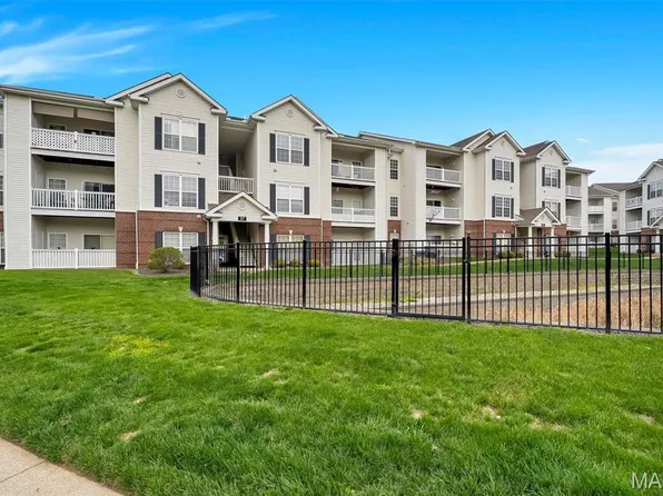 37 Kassebaum Ln APT 300, Saint Louis, MO 63129