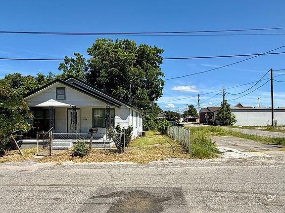 4th image of 1976 Forest Ave