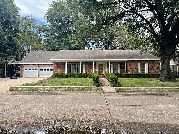 2nd image of 1112 Park Ln
