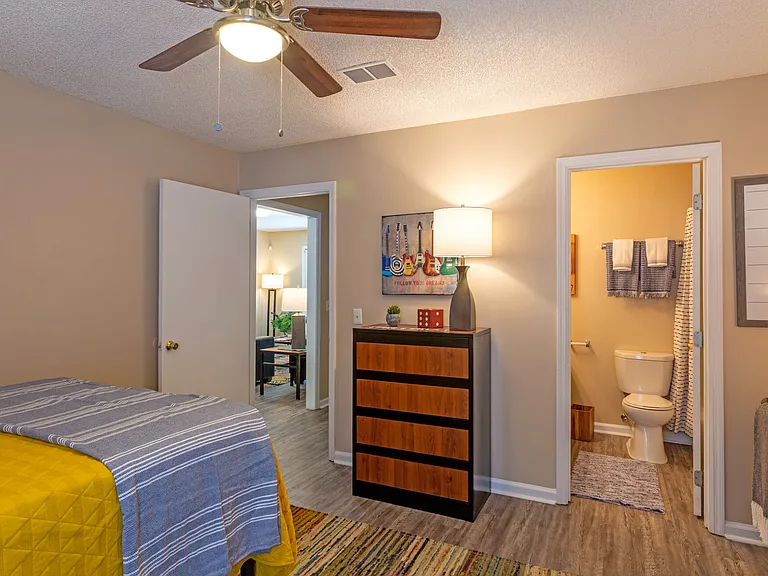 The Gates at Valdosta - Student Housing Priced Per Person — Photo 8