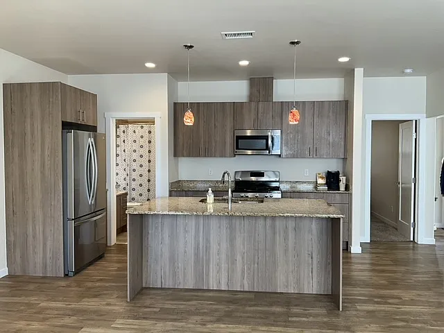 728 Oak St — Photo 3